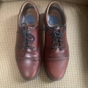 Men’s Dockers dress shoes... 11 1/2 W... like new